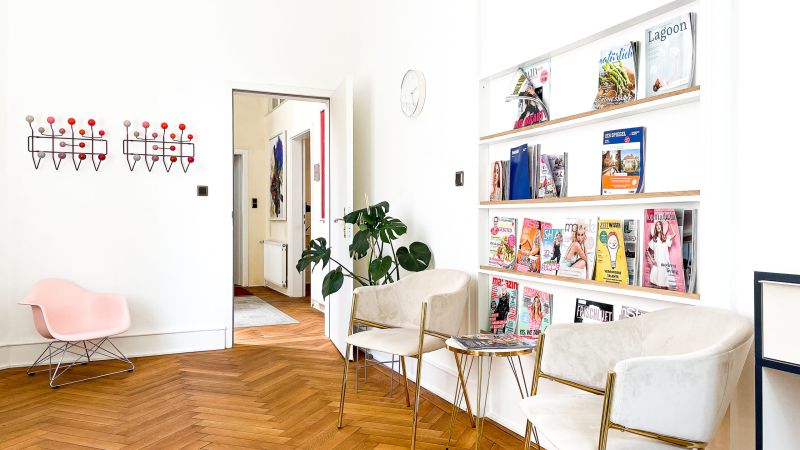 Wartezimmer Hausarzt Dr. Anke Huberman Frankfurt Nordend